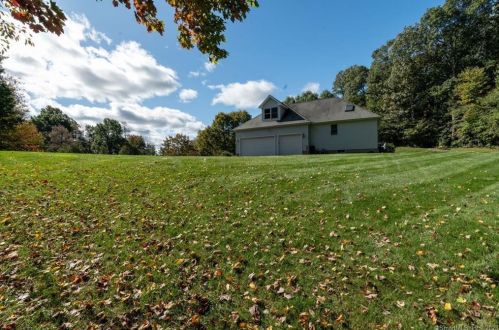 223 Castlewood Dr, Kensington CT  06037-2951 exterior