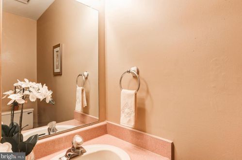 6290 Spg Knl Dr, Harrisburg PA 17111-6883 exterior