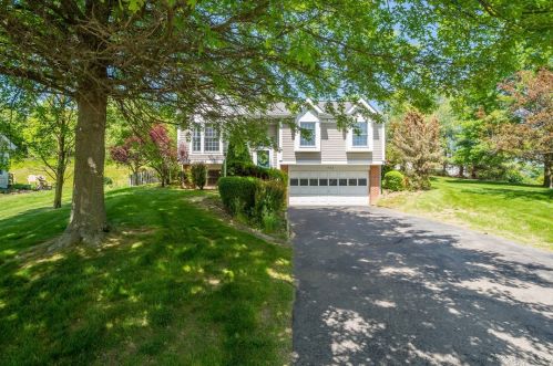 1053 Meadowbrook Dr, Canonsburg, PA 15317-5012