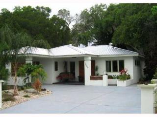 1065 22nd St, Sarasota, FL 34234-8305