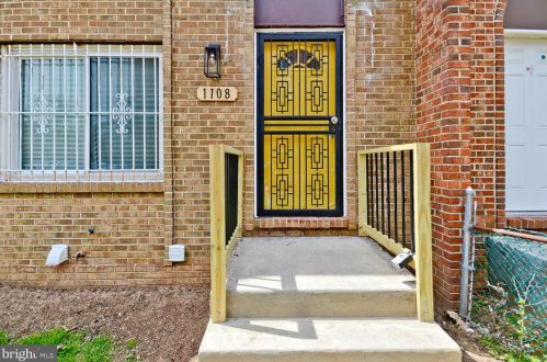 1108 Barnaby Ter, Washington, DC 20032-4301
