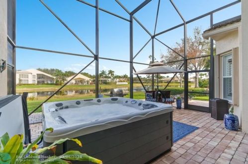 7062 Great Falls Cir, Boynton Beach FL  33437-3998 exterior