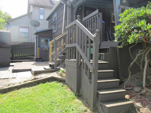 448 Broad St, Grove City PA  16127-2201 exterior