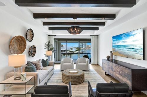 3401 Crayton Rd, Naples FL 34103-3515 exterior