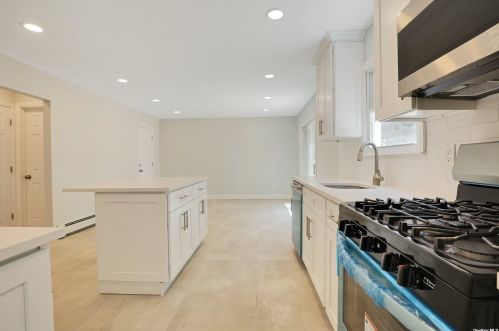 2 Maison Dr, Holbrook NY  11741-1314 exterior