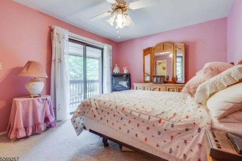 6 Summit Ct, Annandale NJ  08801-1501 exterior