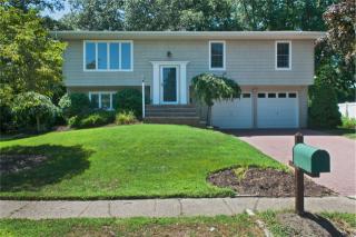 10 Coronado Rd, Holbrook, NY 11741-1519