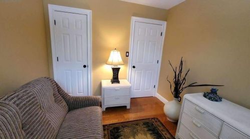 15 Mont Ave, Huntington Station NY 11746-6835 exterior