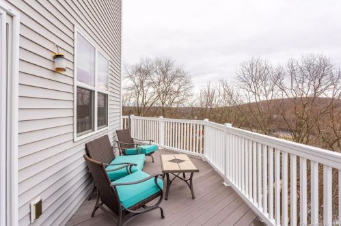 5 Harbor View Ln, Norwich, CT 06360-5032