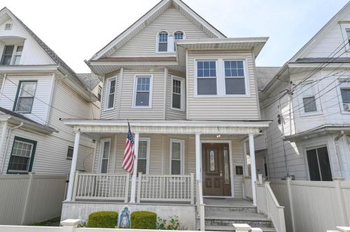 89-14 97th St, Jamaica, NY 11421-2204