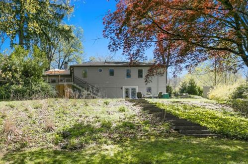 18 Aldridge Rd, Chappaqua NY  10514-3401 exterior