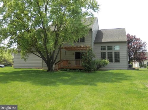 1119 Chadwick Cir, Hummelstown, PA 17036-6813