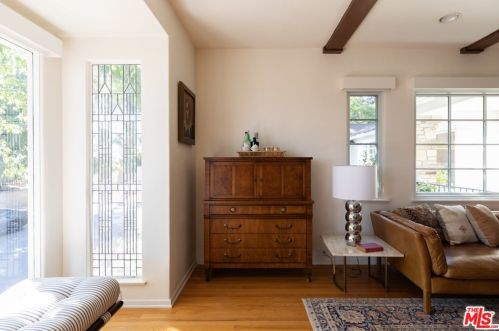 867 Mountain St, Glendale, CA 91202-1047