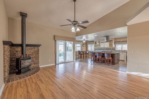 42522 15 St, Lancaster CA 93534-6212 exterior