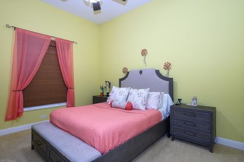 10218 Avonleigh Dr, Bonita Springs FL 34135-7059 exterior