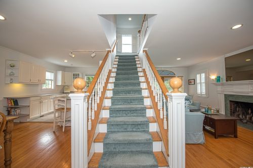 16 Winwood Ct, Islip Manor, NY 11751-3714