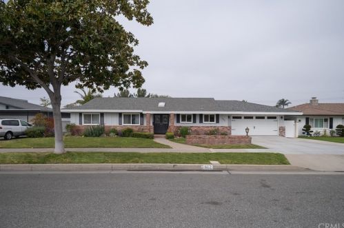 962 Cleveland St, Orange, CA 92867-5701
