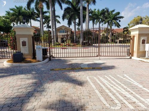 524 Villa Cir, Boynton Beach, FL 33435-8912