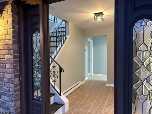 25 Oneida Ave, Hopatcong, NJ 07843-1942
