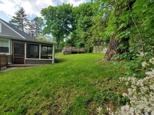 24 Parkway Dr, Yorktown Hgts NY  10598-6407 exterior