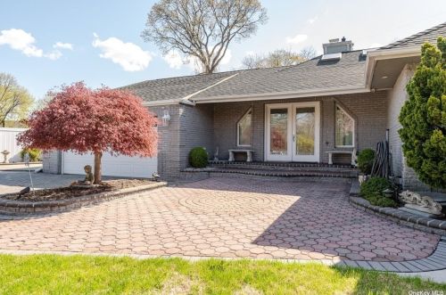 480 Emerson Dr, Hempstead, NY 11552-3920