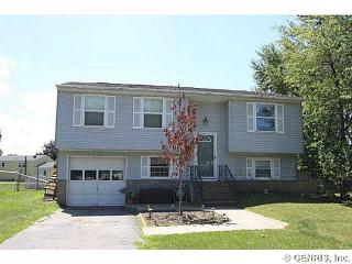41 Close Hollow Dr, Hamlin, NY 14464-9302