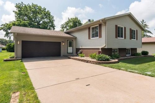 368 Henry St, Maysville, IA 52773-8549