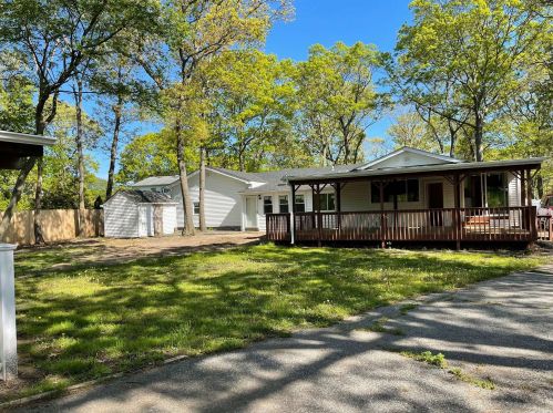 1882 Railroad Ave, Holbrook, NY 11741-2510