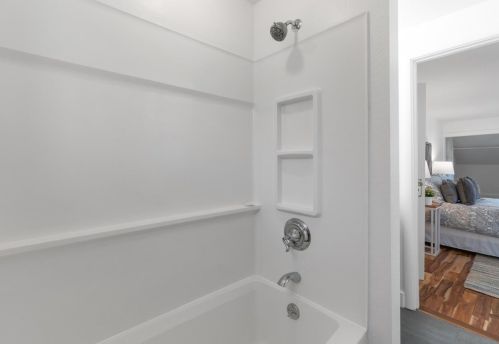 1000 Glendora Ave, Oakland CA  94602-1417 exterior