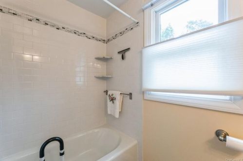 25 Cardinal Ct, West Nyack NY  10994-1031 exterior