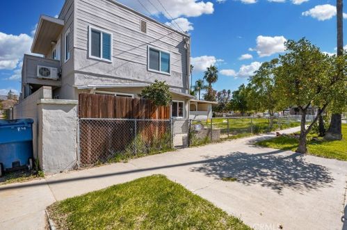 2293 11th St, Riverside, CA 92507-5101