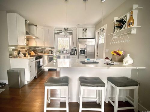 116 Kramer Dr, North Lindenhurst NY  11757-5406 exterior