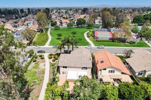 12 Christamon, Irvine CA 92620-1829 exterior