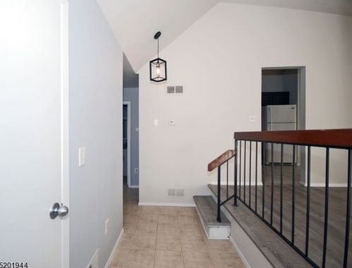 806 Spruce Hills Dr, Glen Gardner, NJ 08826-3707