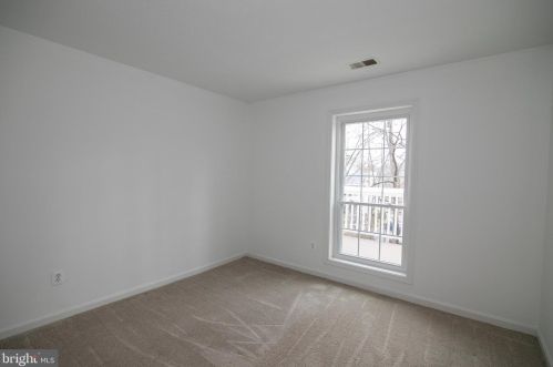 12193 Cardamom Dr, Woodbridge, VA 22192-1448