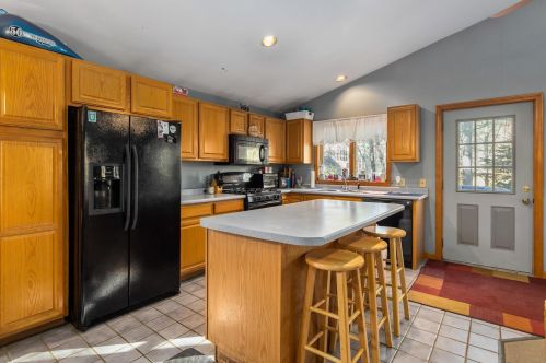 25 Walnut Ave, North Hampton, NH 03862-2012