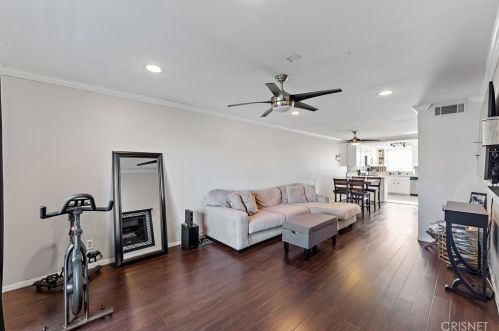 26961 Rainbow Glen Dr, Santa Clarita, CA 91351-5527