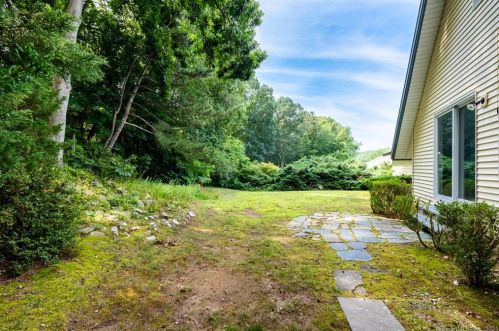 10 Baldwin Dr, Waterford CT  06385-2708 exterior