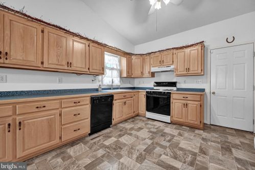 5 Charlestown Ct, Littlestown PA  17340-1553 exterior