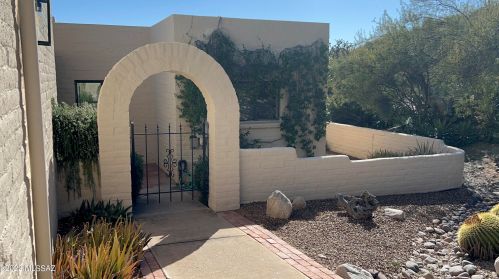 5660 Camino Del Tronido, Tucson, AZ 85750-1430