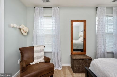 7009 Darbey Knoll Dr, Gainesville VA  20155-3634 exterior