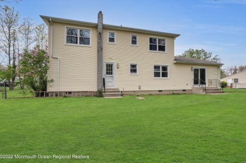21 Kenneth Dr, Tinton Falls NJ  07712-2824 exterior