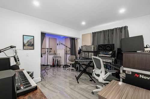 2634 38 Ave, Hollywood FL 33021-1937 exterior