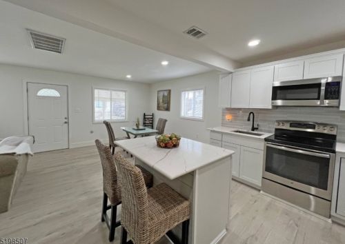 306 Brown Trl, Hopatcong NJ  07843-1107 exterior