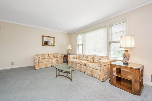 87 Daisy Farms Dr, New Rochelle NY  10804-1036 exterior
