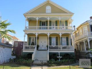 1815 Sealy St, Galveston, TX 77550-4933