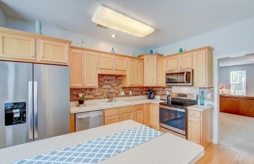 160 Fair Sailing Rd, Mount Pleasant SC  29466-8158 exterior