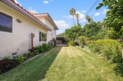 8411 Ives St, Paramount CA 90723-4441 exterior