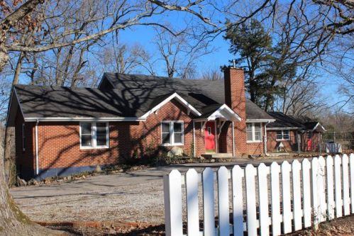 3102 Vanleer Hwy, Charlotte, TN 37036-6210