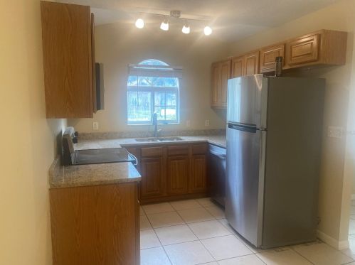3904 Magnolia Pointe Ln, Orlando, FL 32810-3576